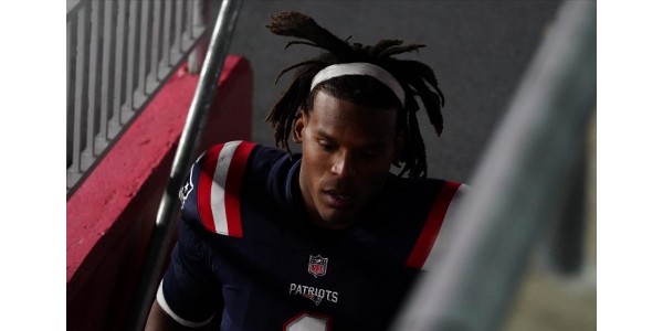 Cam Newton est reconnu par l'entraîneur des New England Patriots Cam Newton est reconnu par l'entraîneur des New England Patriots